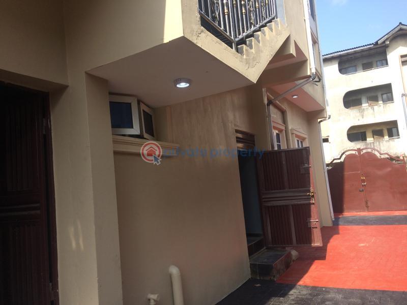 3 bedroom Flat & Apartment For Rent At Ashimowu Bakare Street, Off Nnobi Street Via Kilo Bus Stop, Surulere Lagos - 1