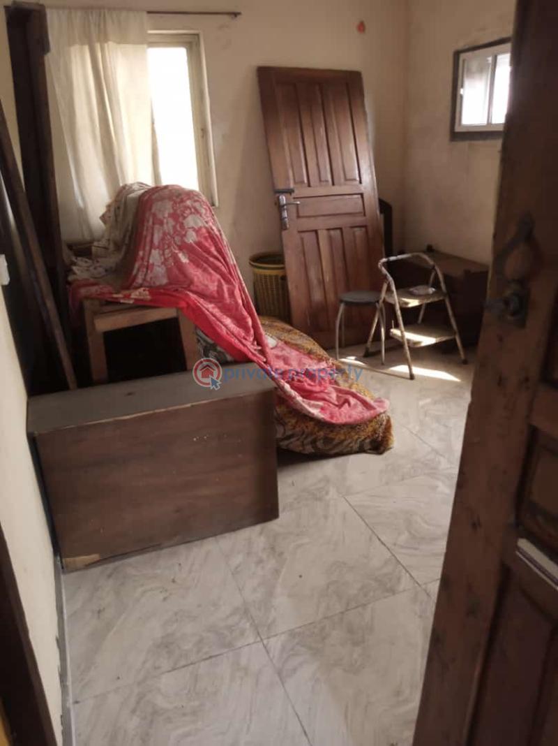 3 bedroom Flat & Apartment For Sale Lsdpc Estate Iponri Surulere Lagos - 1