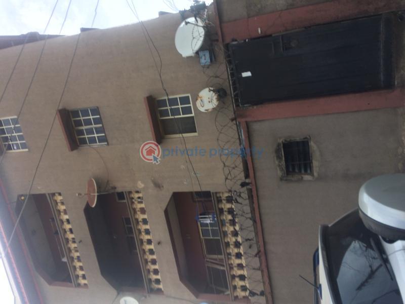 3 bedroom Flat & Apartment For Rent Kehinde Street Off Fehintola Giwa Street Via Adetola Road Cele Aguda Bus Stop Surulere Lagos - 5