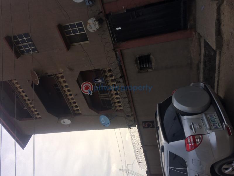 3 bedroom Flat & Apartment For Rent Kehinde Street Off Fehintola Giwa Street Via Adetola Road Cele Aguda Bus Stop Surulere Lagos - 4