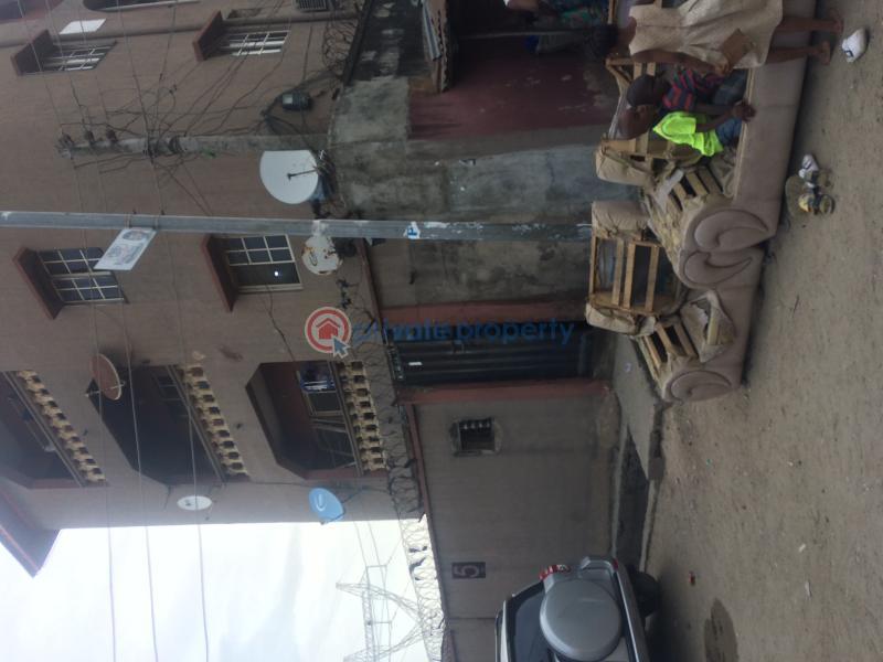 3 bedroom Flat & Apartment For Rent Kehinde Street Off Fehintola Giwa Street Via Adetola Road Cele Aguda Bus Stop Surulere Lagos - 2