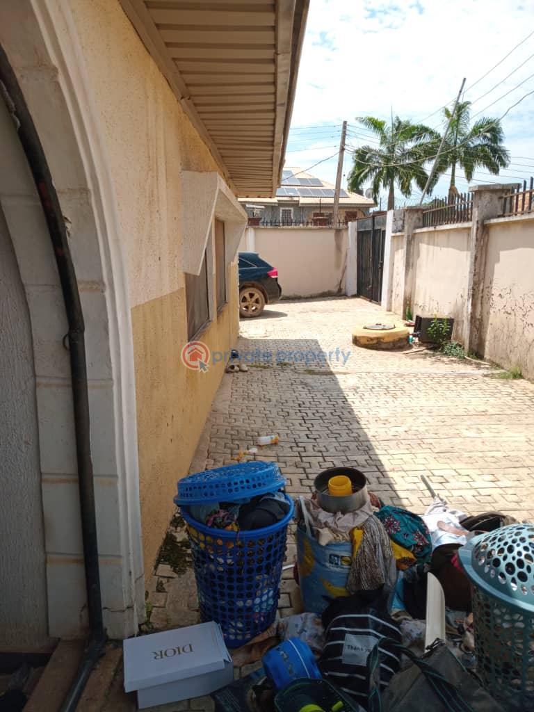 3 bedroom Detached Bungalow For Rent Peluseriki Ireakari Estate Akala Express Akala Express Ibadan Oyo - 0