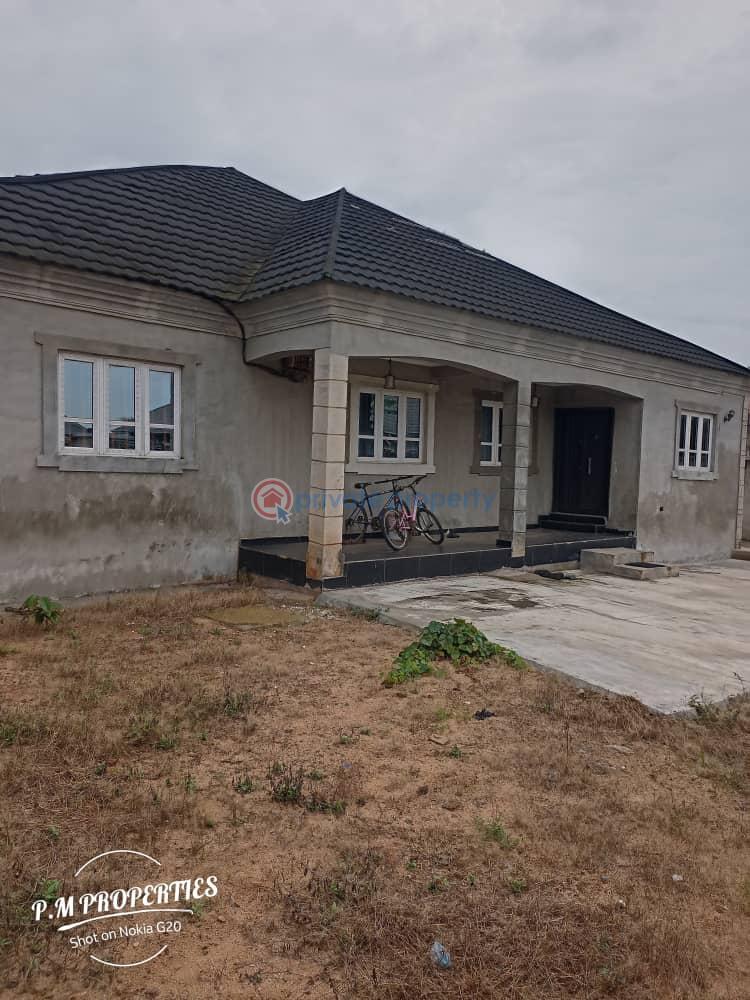 For sale 4 bedroom House Bankole Estate, Magboro Ibafo Ogun area (PID