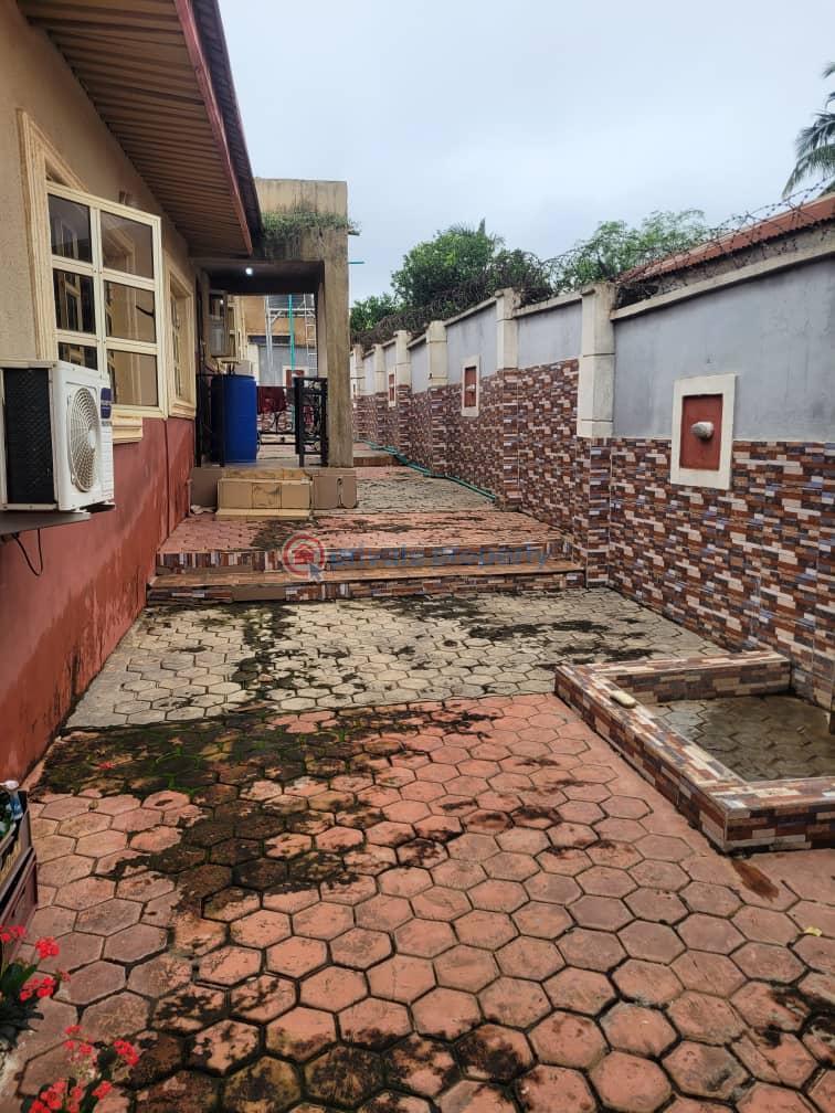 4 bedroom Detached Bungalow For Sale Ekerin Ologuneru Ibadan Oyo - 2