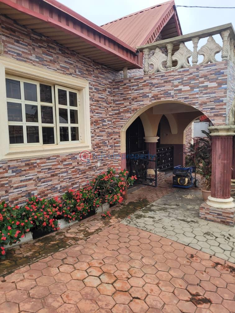 4 bedroom Detached Bungalow For Sale Ekerin Ologuneru Ibadan Oyo - 0