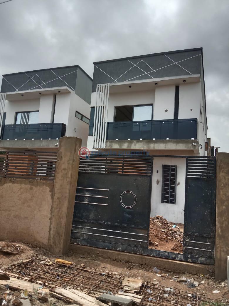 4 bedroom Detached Duplex For Sale College Road Ogba GRA Lagos - 1