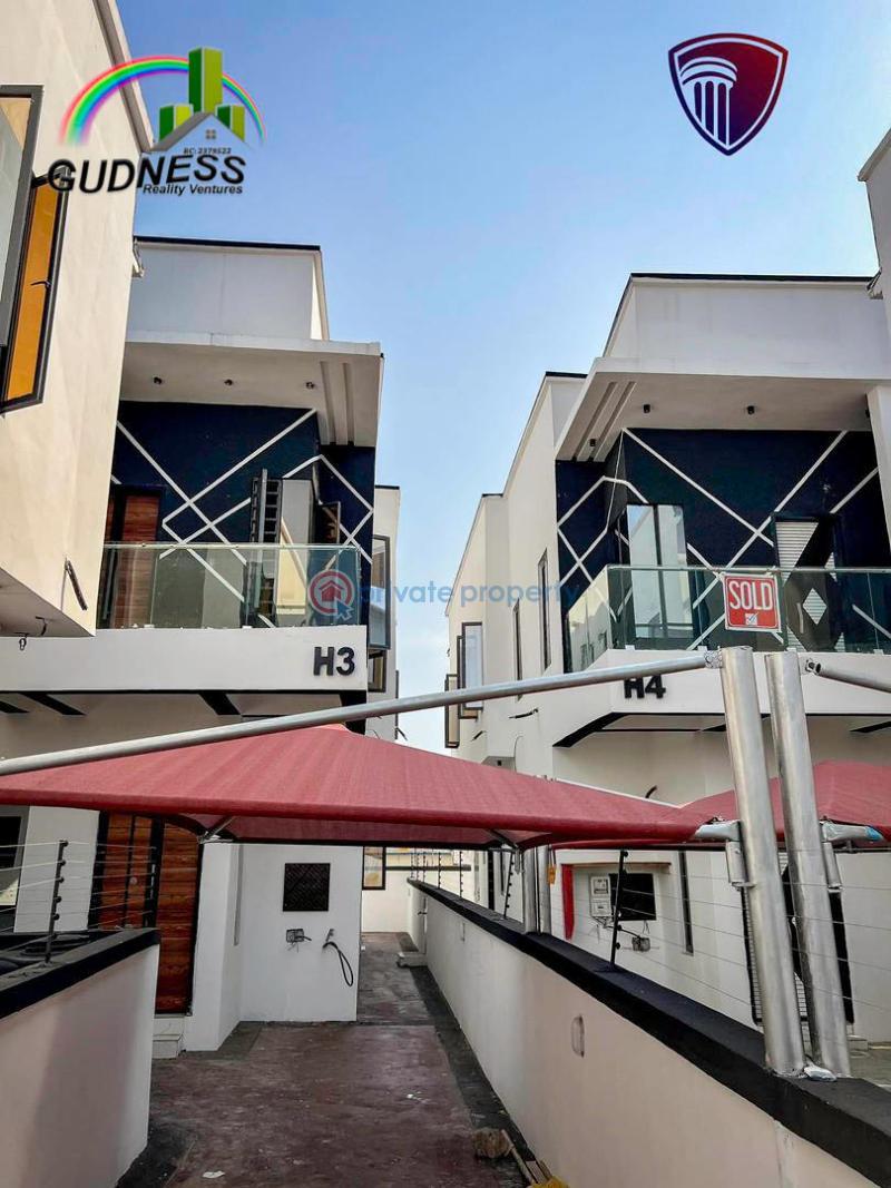 4 bedroom House For Sale Ologolo Lekki Lagos - 1