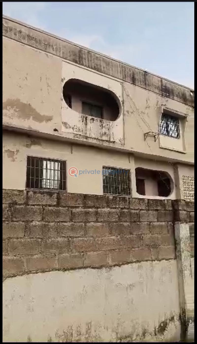 3 bedroom House For Sale Majerita Hotel Area Ibadan Oyo - 1