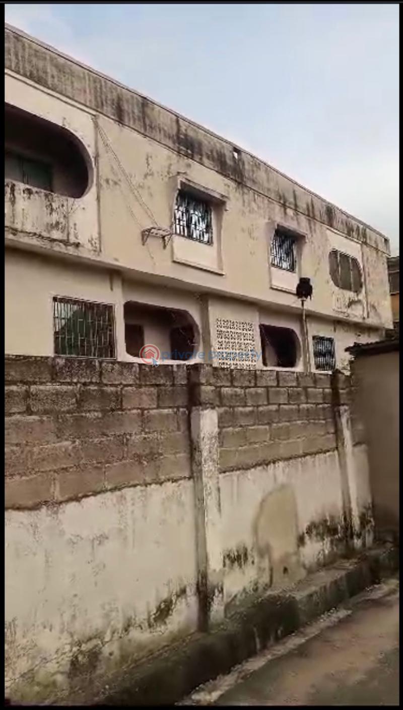 3 bedroom House For Sale Majerita Hotel Area Ibadan Oyo - 3