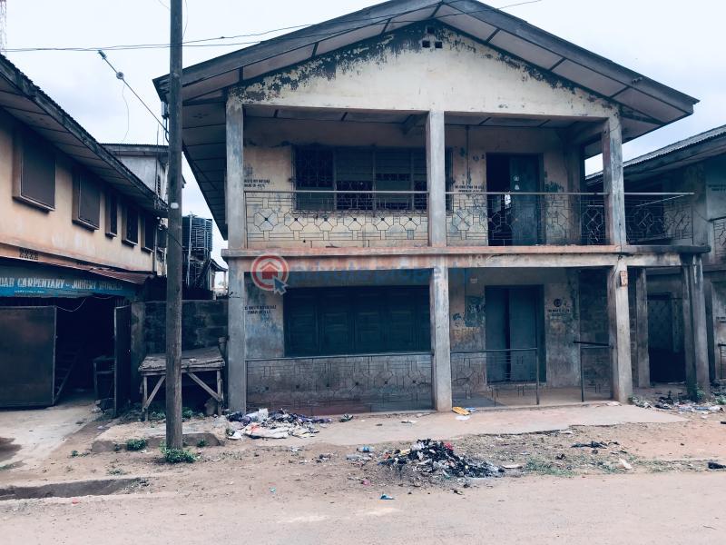 For sale 3 bedroom House Behind Glo Office,elewura.challenge Ibadan