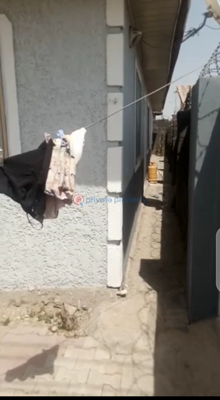 2 bedroom Block Of Flats For Sale Barnawa, Shagari Estate, Close To Gtbank, Kaduna South Kaduna Suburb Kaduna Area  - 2