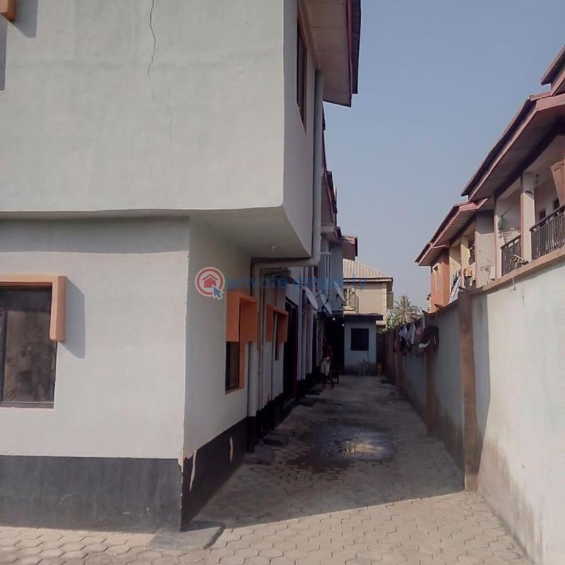 3 bedroom House For Sale Bucknor Isolo Lagos - 3