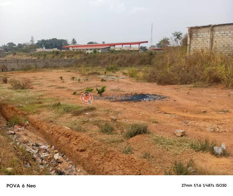 Land For Sale Behind Olubadan Stadium, Opp Okebola Shopping Complex Iyanganku Ibadan Oyo - 1