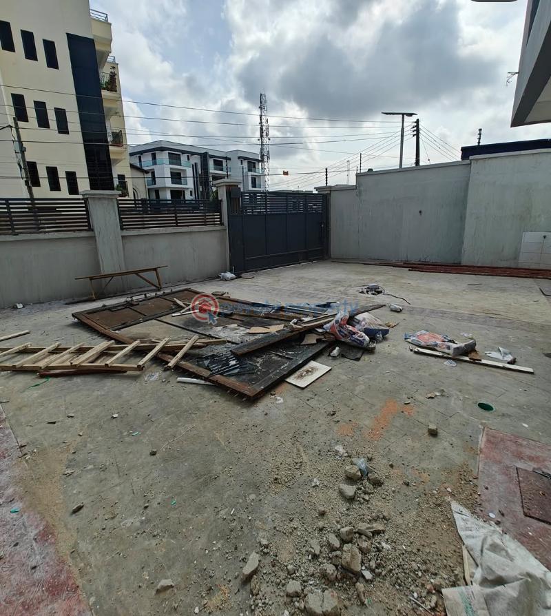 4 bedroom Semi detached Duplex For Sale Shonibare Estate Maryland Lagos - 1