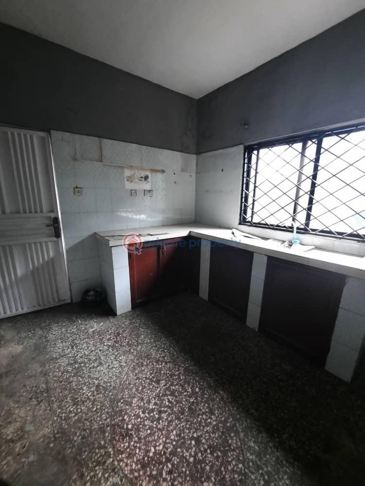 4 bedroom House For Rent Akinwumi Street Off Sunmola Street Mende Maryland Lagos - 11