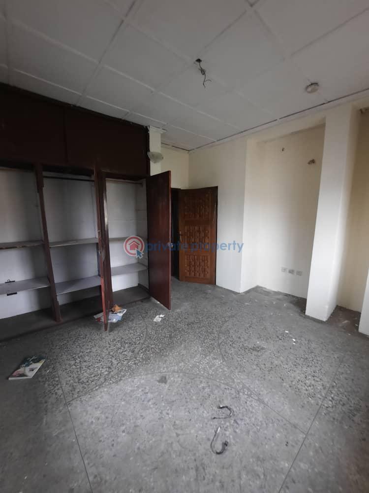 4 bedroom House For Rent Akinwumi Street Off Sunmola Street Mende Maryland Lagos - 2