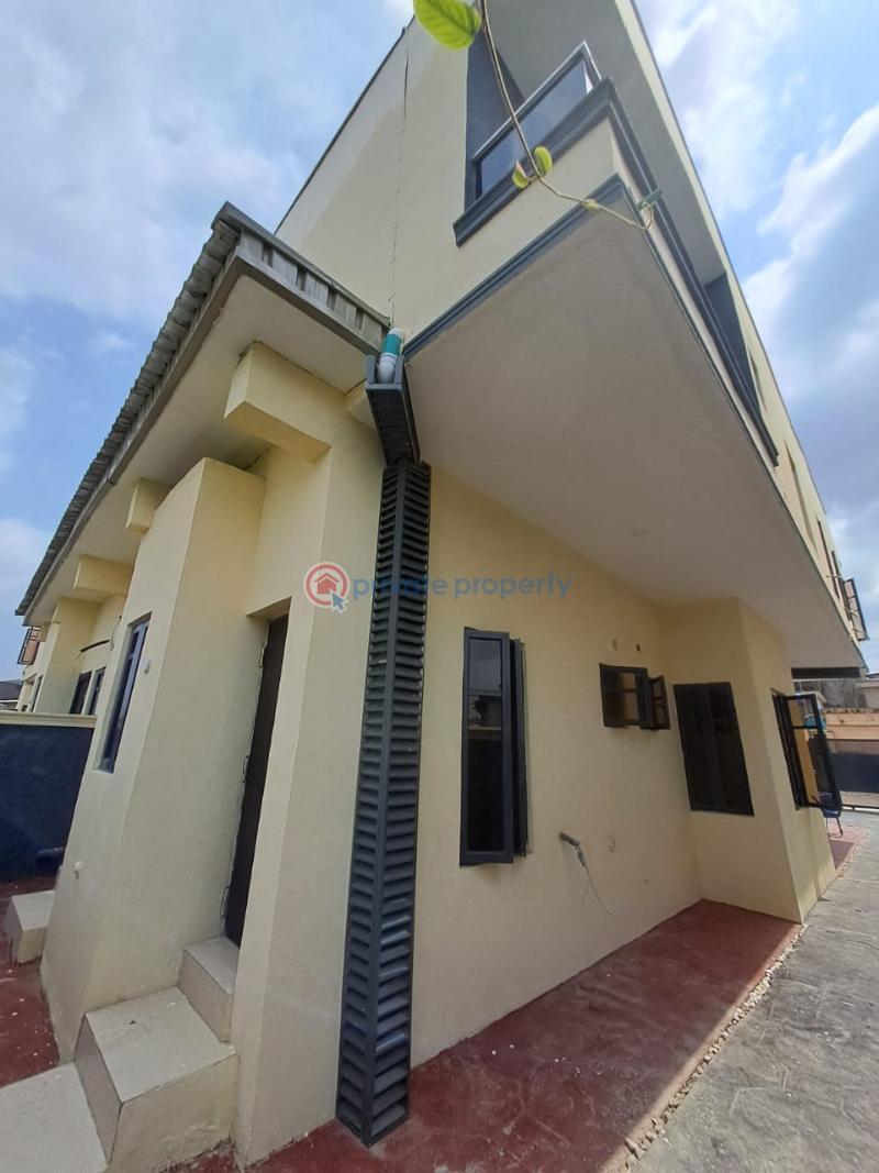 For sale 4 bedroom Semi detached Bungalow Maryland Crescent Mende