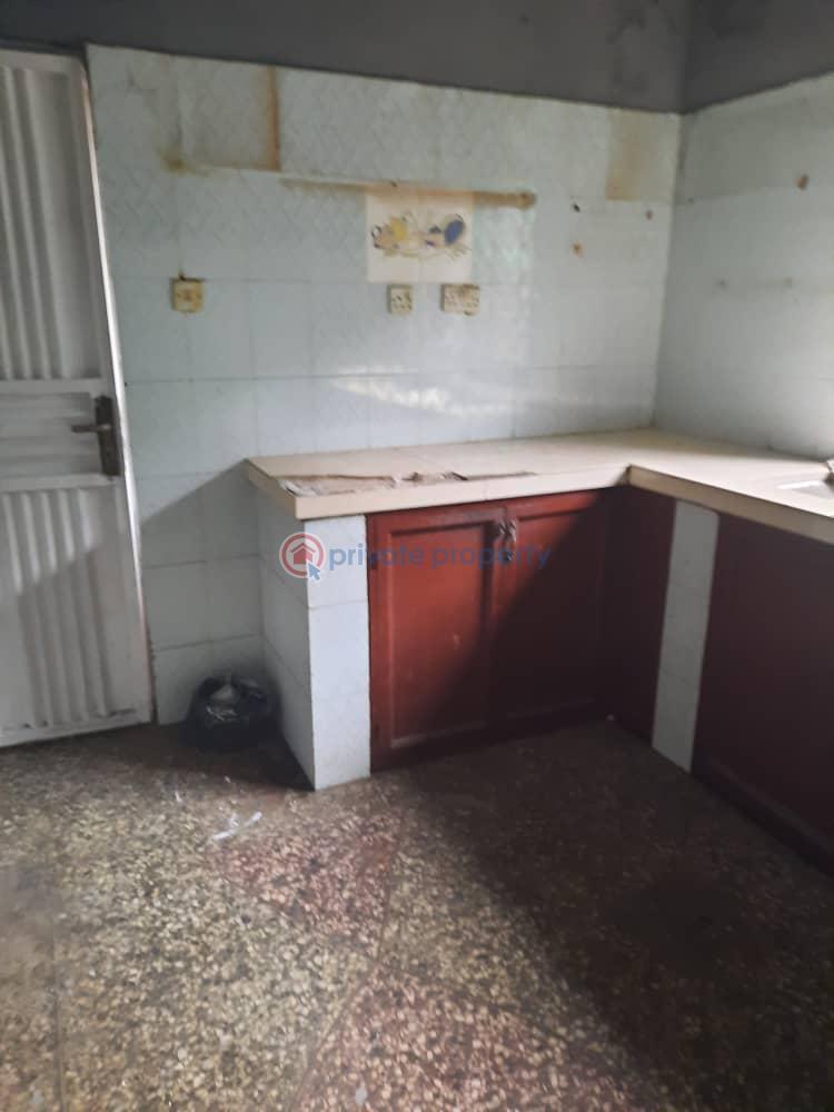 4 bedroom House For Rent Akinwumi Street Off Sunmola Street Mende Maryland Lagos - 9