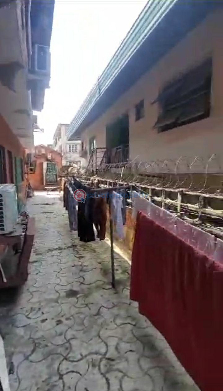 House For Sale Obanikoro Shomolu Lagos - 1