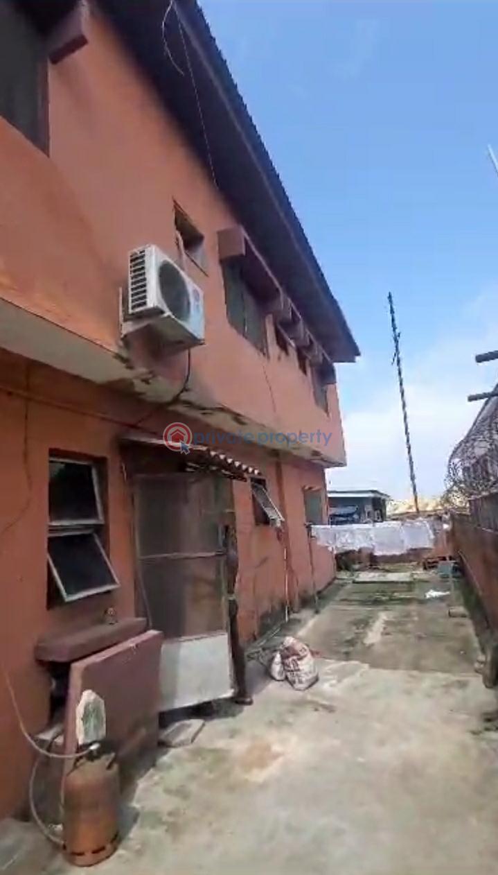 House For Sale Obanikoro Shomolu Lagos - 0