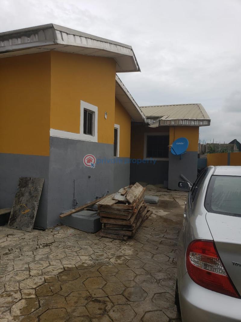 For sale 5 bedroom Bungalow Diamond Estate Igando Ikotun/Igando Lagos (PID 0PATRW) Private