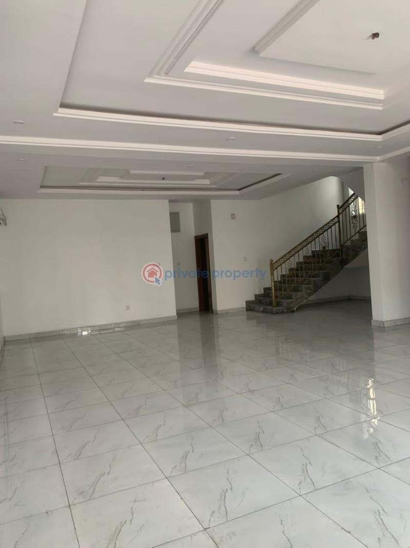 For rent 5 bedroom House Golf Estate Off Peter Odili Road Port