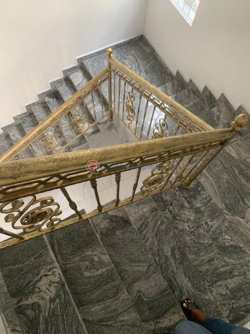 For rent 5 bedroom House Golf Estate Off Peter Odili Road Port