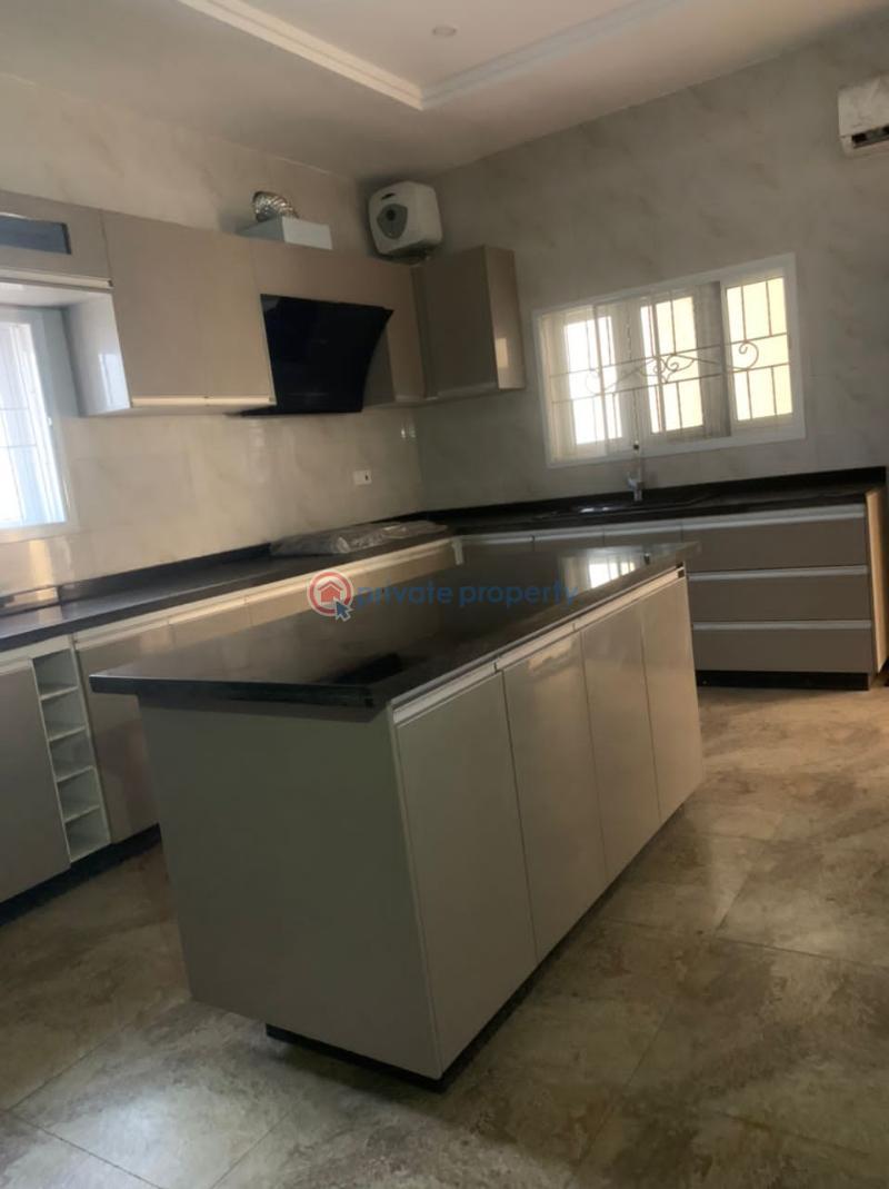 For rent 5 bedroom House Golf Estate Off Peter Odili Road Port