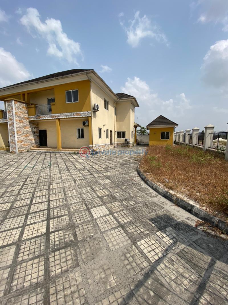 For rent 5 bedroom House Golf Estate Off Peter Odili Road Port