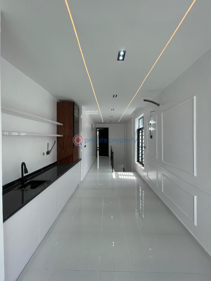 5 bedroom House For Sale Lekki Lagos - 2