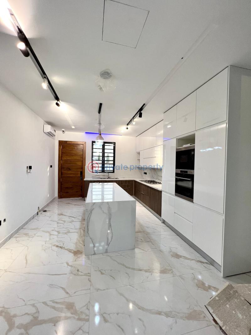 5 bedroom House For Sale Lekki Lagos - 3