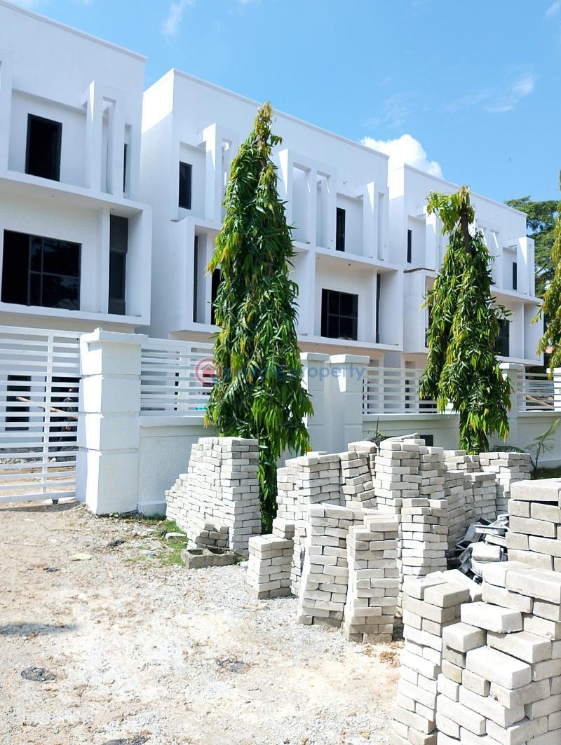 5 bedroom terrace duplex with bq - 1 5 bedroom Terraced Duplex For Sale G.r.a. Jabi Abuja Phase 2  - 1