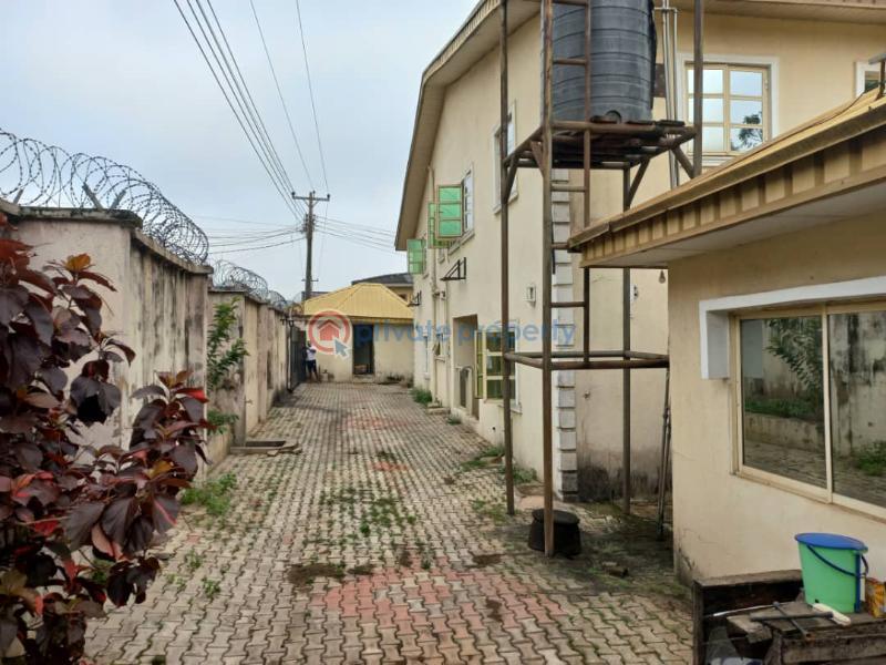 6 bedroom Detached Duplex For Sale Adenuga Street, Kongi Layout, Bodija Ibadan Oyo - 4