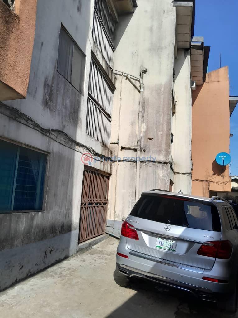 4 bedroom Block Of Flats For Sale Off Sholanke Street Ajao Estate Isolo Lagos - 1