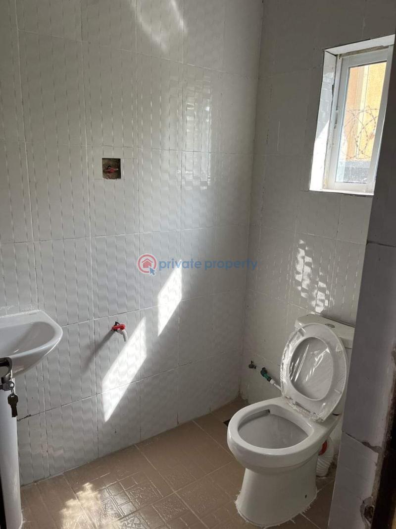 10 bedroom Detached Bungalow For Sale Elebu Oja Not Far From Akala Express Akala Express Ibadan Oyo - 5