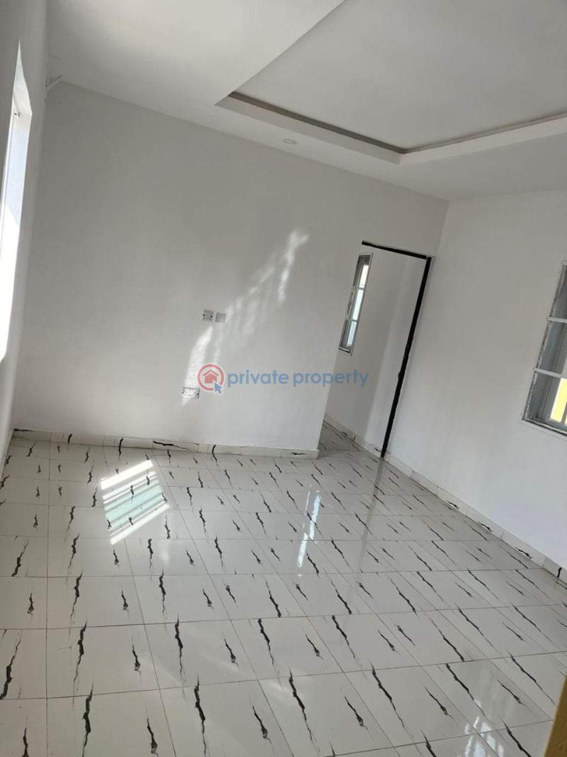 10 bedroom Detached Bungalow For Sale Elebu Oja Not Far From Akala Express Akala Express Ibadan Oyo - 2