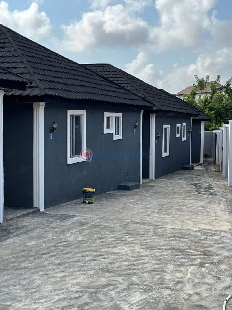 10 bedroom Detached Bungalow For Sale Elebu Oja Not Far From Akala Express Akala Express Ibadan Oyo - 6