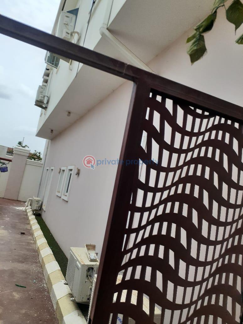 For sale 8 bedroom House Podo Road, Top One Garden, New Garage Ibadan