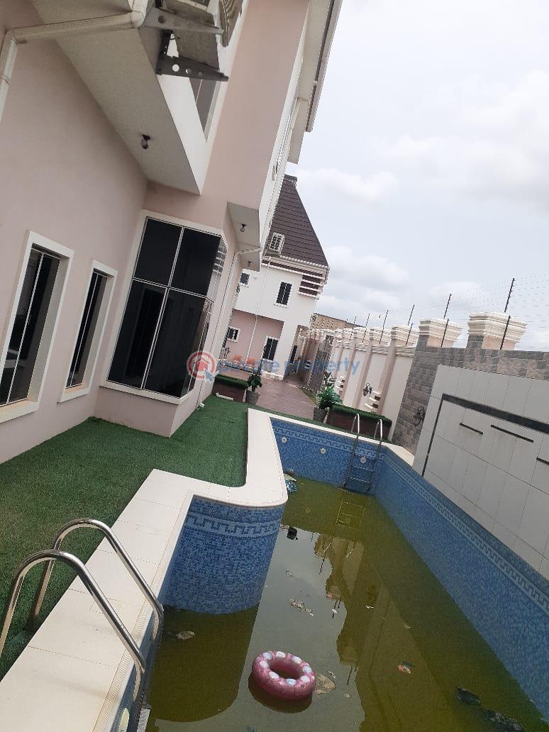 For sale 8 bedroom House Podo Road, Top One Garden, New Garage Ibadan