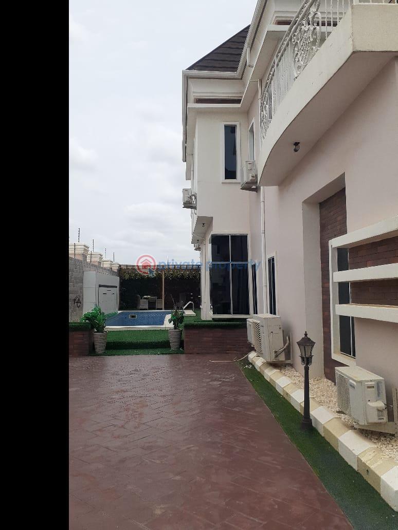 For sale 8 bedroom House Podo Road, Top One Garden, New Garage Ibadan