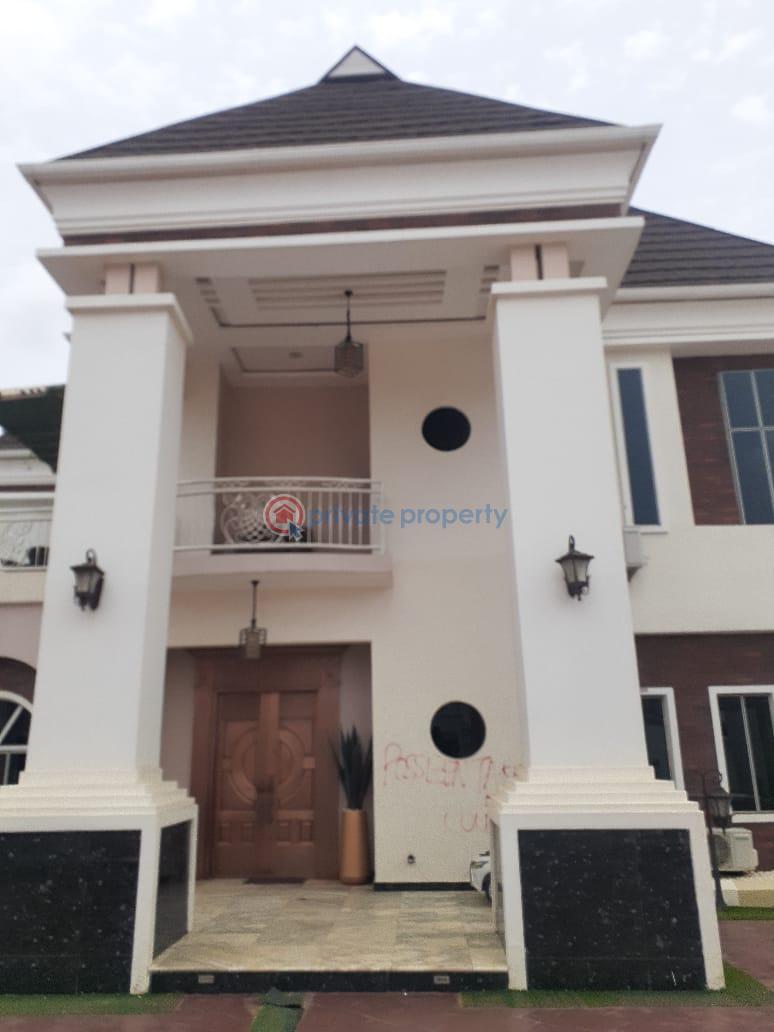 For sale 8 bedroom House Podo Road, Top One Garden, New Garage Ibadan