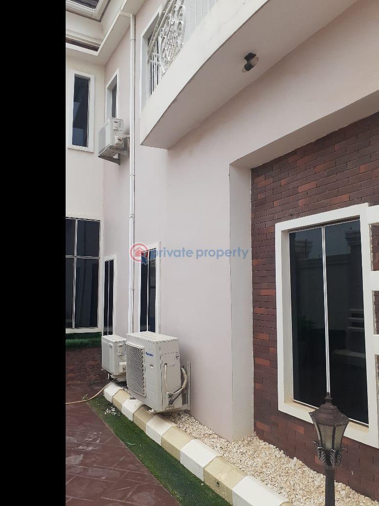 For sale 8 bedroom House Podo Road, Top One Garden, New Garage Ibadan