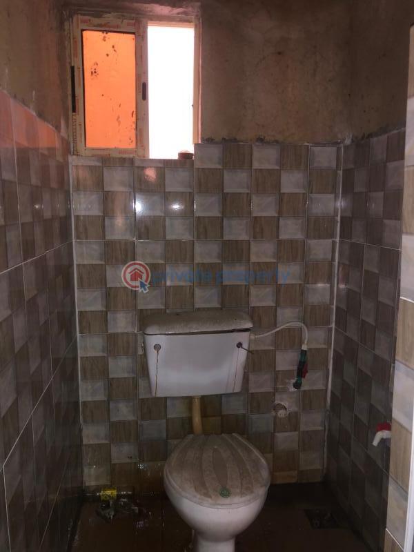 1 bedroom Flat & Apartment For Rent Sholanke Street Akoka Yaba Lagos - 3