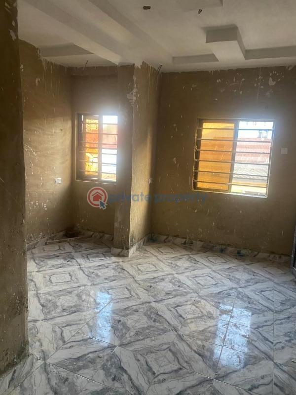 2 bedroom Block Of Flats For Sale Alagomeji Yaba Lagos - 2