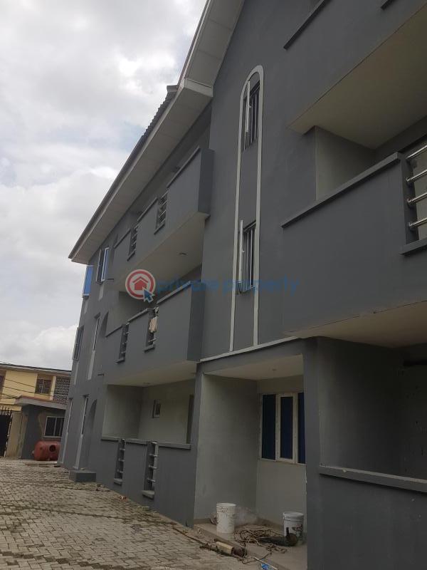 For rent 3 bedroom Flat & Apartment Obanikoro Estate, Obanikoro