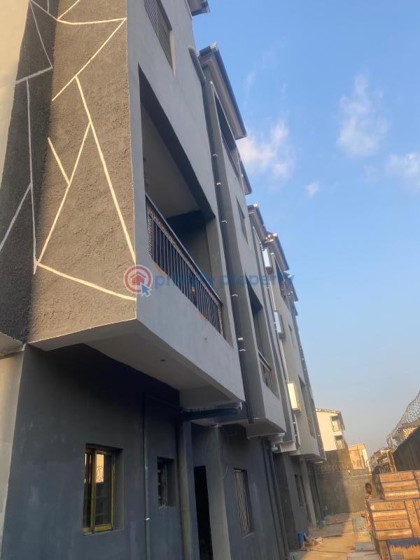 2 bedroom Block Of Flats For Sale Alagomeji Yaba Lagos - 1