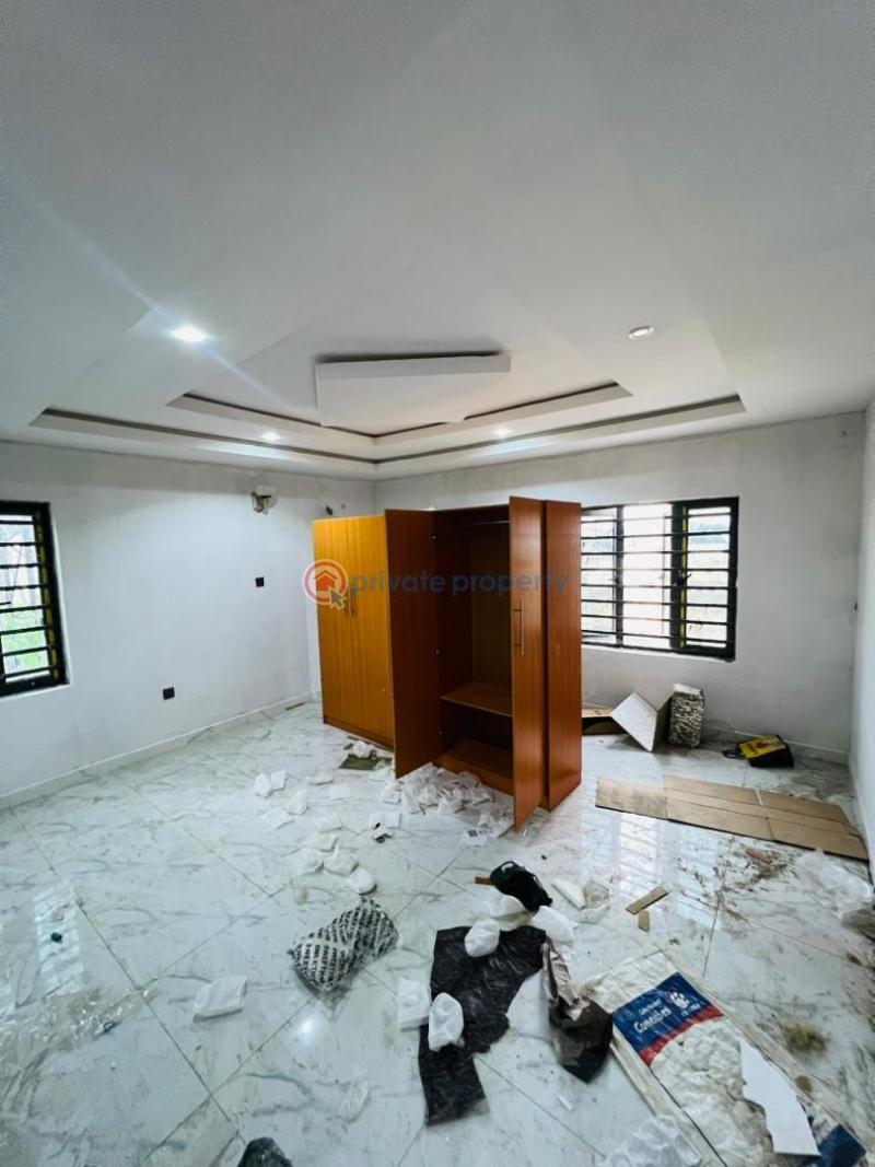 4 bedroom Semi detached Duplex For Sale Kolapo Ishola Gra, Akobo, Ibadan Akobo Ibadan Oyo - 1