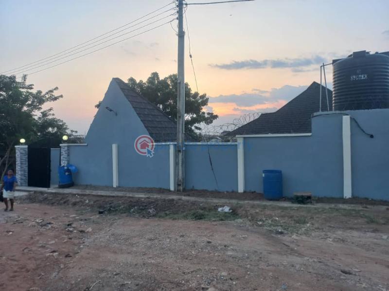 House For Sale Ilupeju Street, Off Johnson Awe Estate, Apata Ibadan Oyo - 1