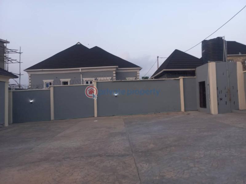 House For Sale Ilupeju Street, Off Johnson Awe Estate, Apata Ibadan Oyo - 3