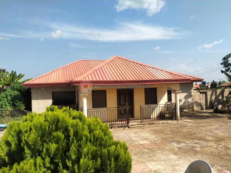 For sale 4 bedroom Bungalow Oba Ile Housing Estate Akure Ondo area